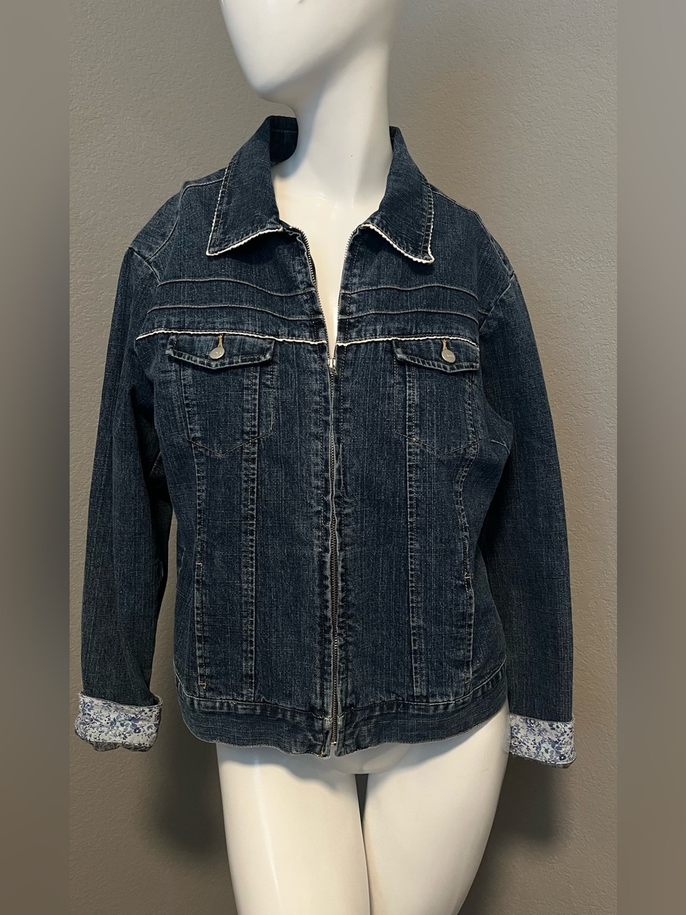 kenzie Women’s Mid- Wash Blue Long Sleeves  Zipper Denim Jean  Jacket Size 12